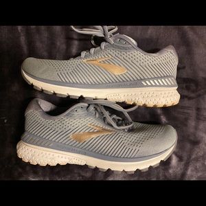 Brooks Adrenaline GTS 20 running shoes 9.5D wide